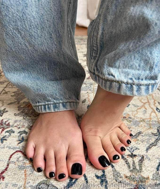 I’m standing in front of you like this, comment your best pi..