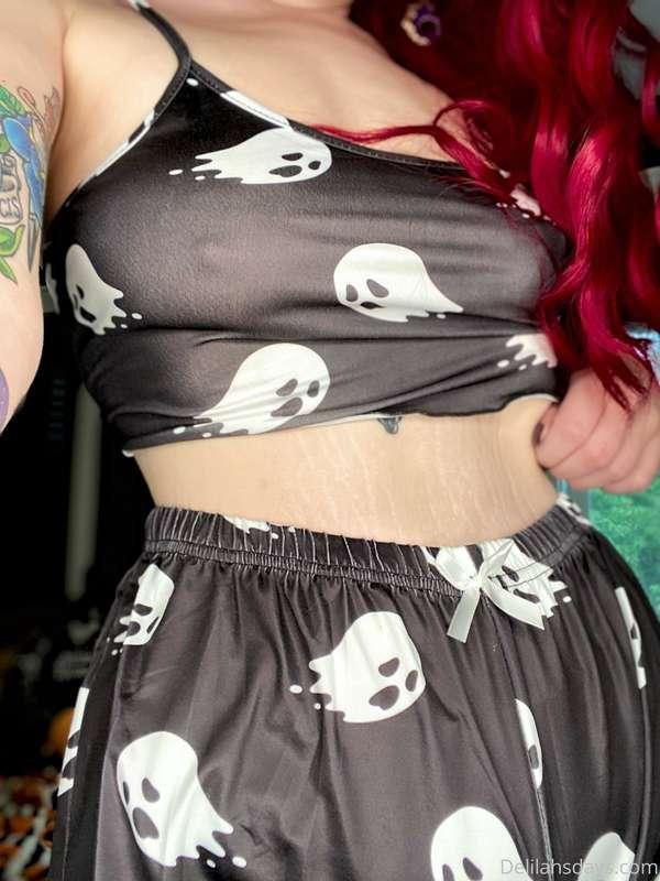 Do you like my jammies? 👻