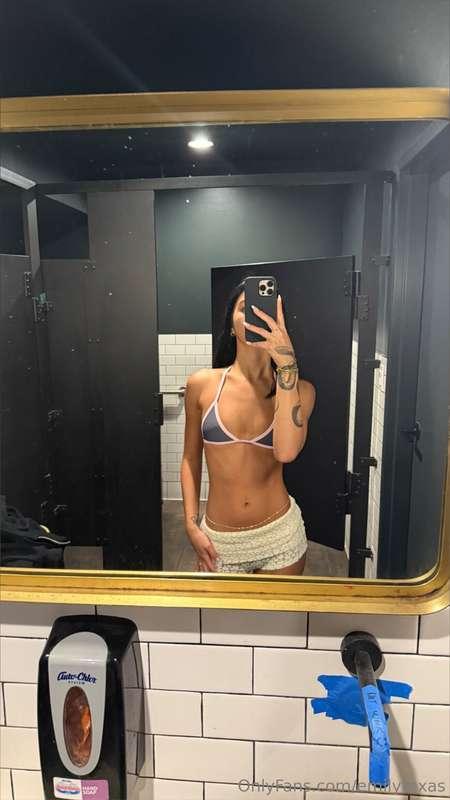 evening my tan before i get naked on live >>> if that doesn’..