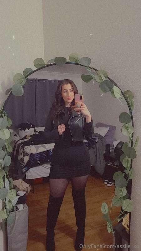 I love this outfit. Excuse the messy room. I tend to try on ..