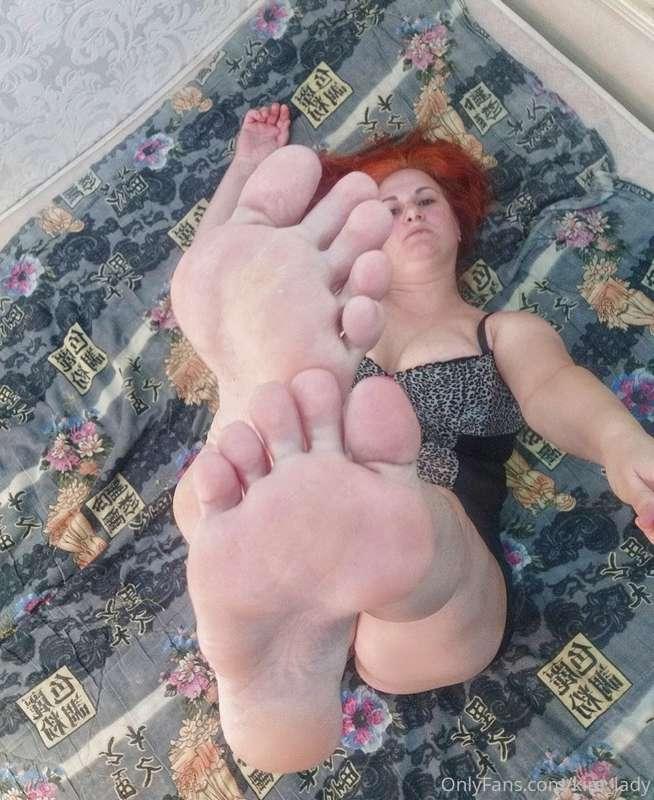 sweet feet , lick them👅♥️