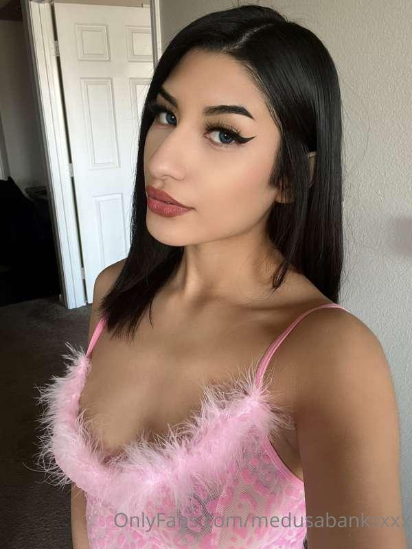 👀 I LOVEEE to spoil those who spend time with me on here..
-