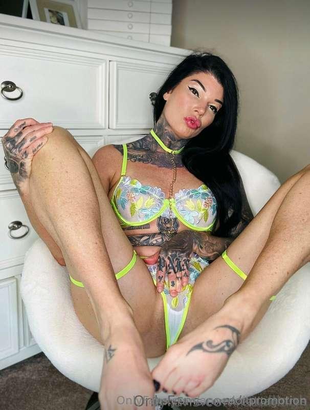 @cealliaghfree@cealliaghfree🥵 3 time published HUSTLER model..