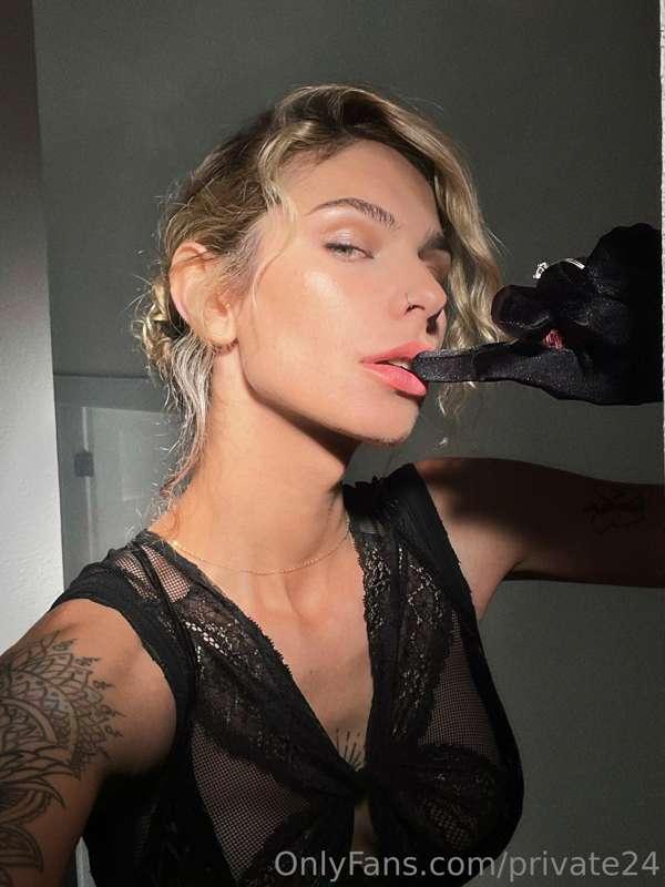 Ughhh… I wish I looked like this in the morning too 
But rea..