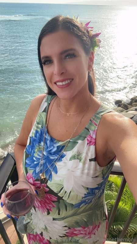 Happy Selfie Saturday ✨The Hawaii content continues 💗Going i..