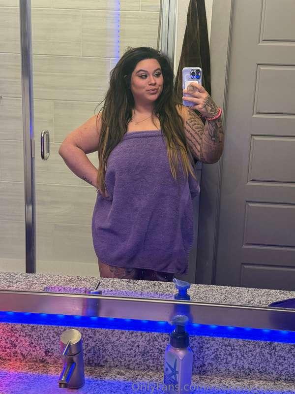 Shower time! One of my fav ways to relax🛀🚿