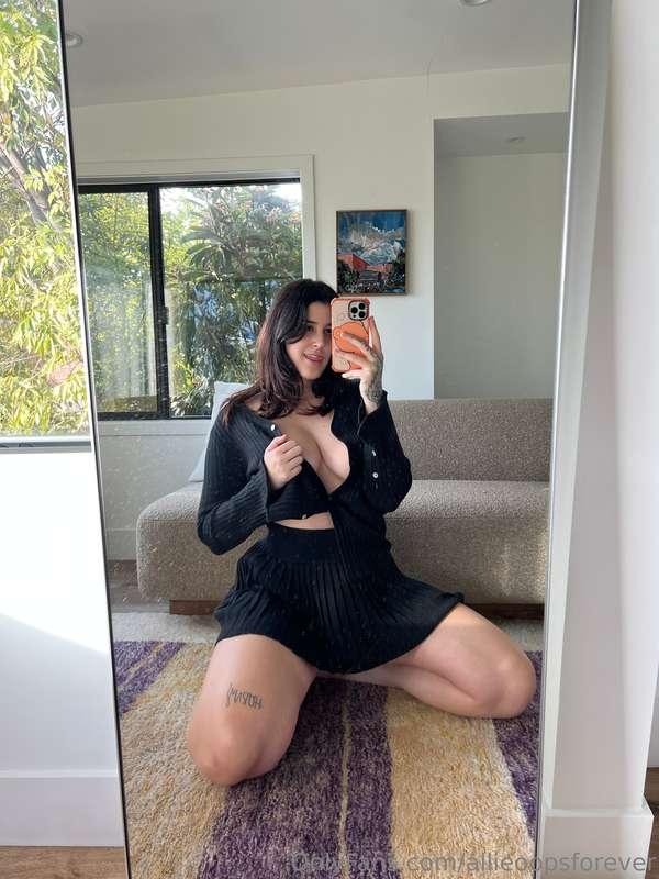 This outfit was made for flashing in 😏