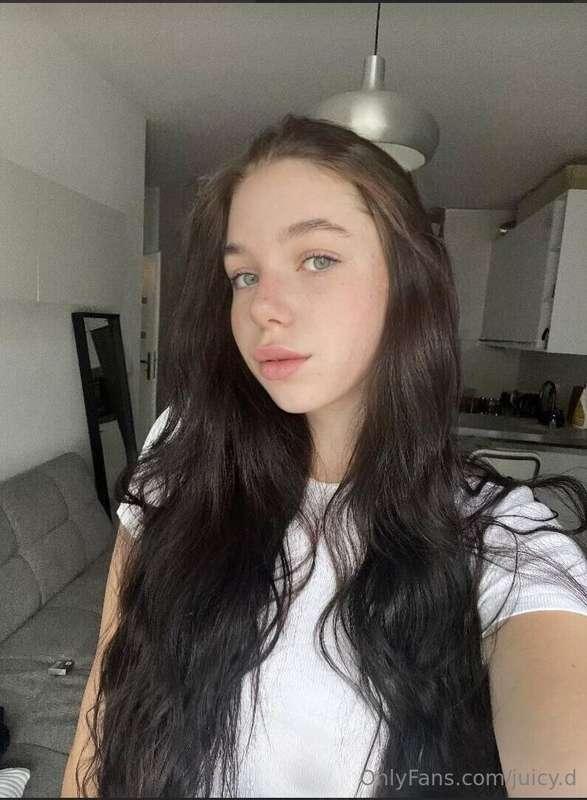 ## 💕💕💕 SHY PUSSYGIRL 💕💕💕Her @fierce.flirt juicy pink pussy c..