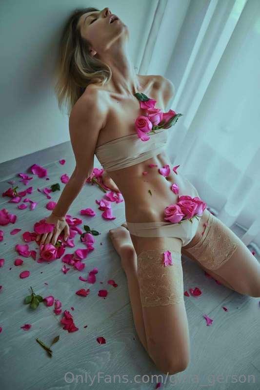 Pick my flowers and smell it's bloom. Be addicted to my scen..
