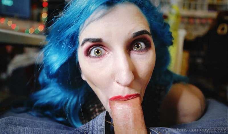 @tearexqueen doing what she does best