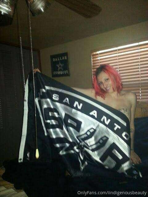 Go Spurs Go inbox me to see what's behind the flag 😘