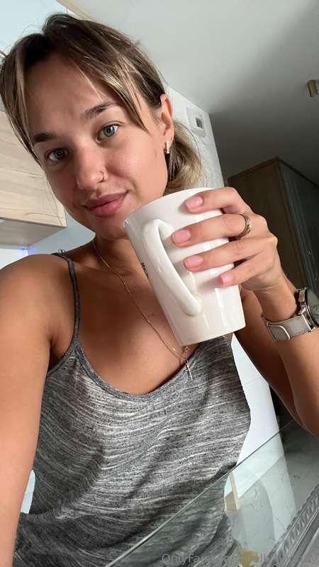 A cup of coffee, a quiet morning, and a mind full of dreams☕..