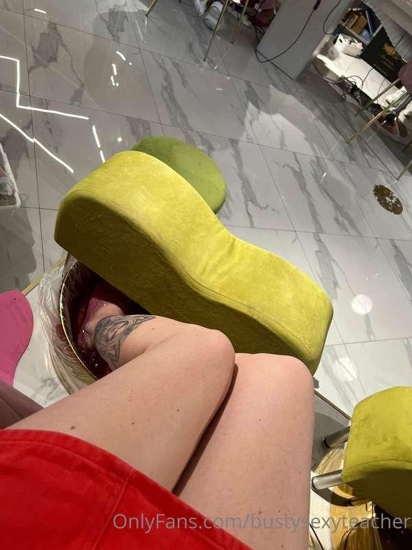Pedicure day 😘you like color?
