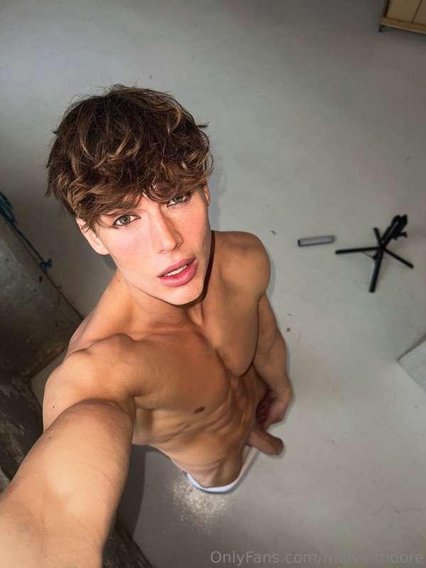 melvinmoore image #0