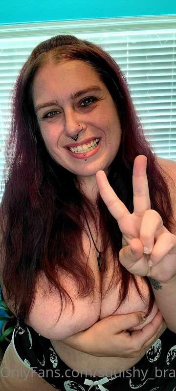 Hope you are having a fantastic Thursday ✌️🖤🌻