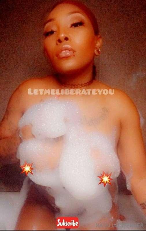 # (24) *Cum take a bath w/ @letmeliberateyou*

She promises ..