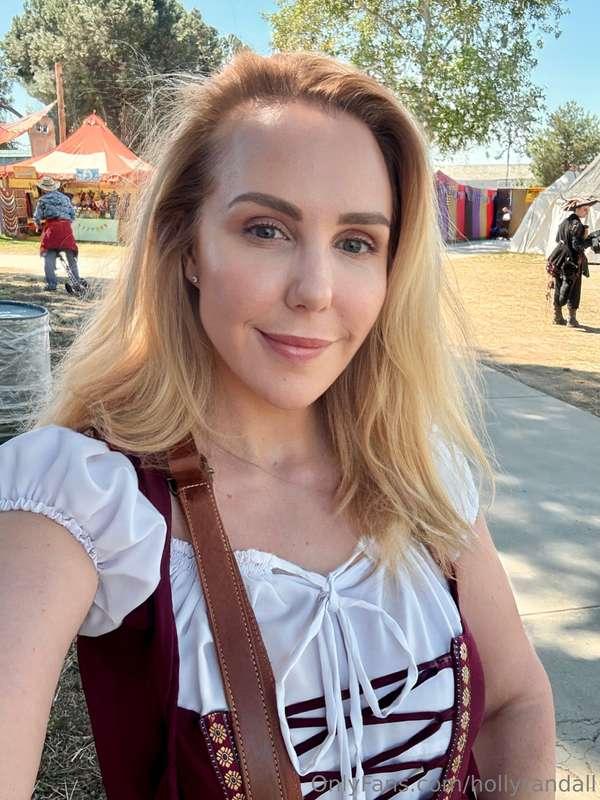 hollyrandall image #0