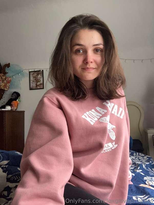 Will you cuddle with me on this rainy day? 🌧️