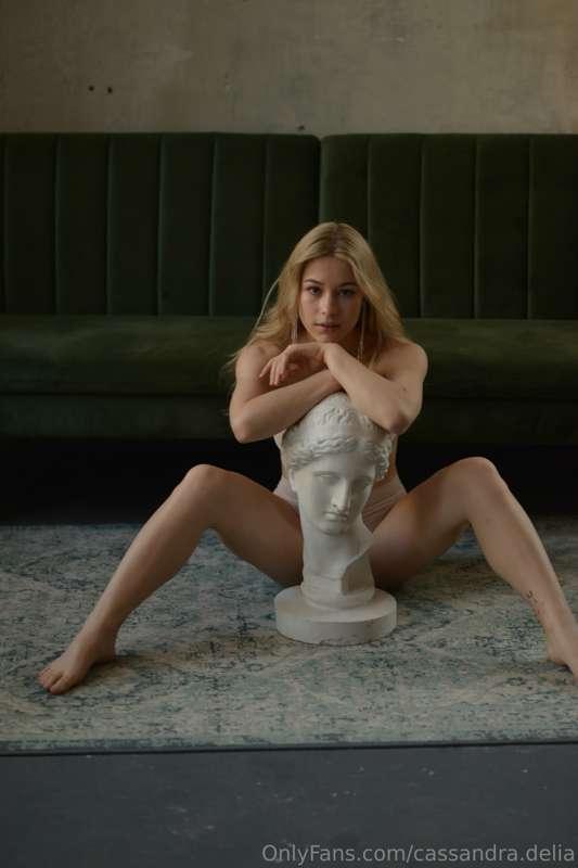 who's between my legs?✨✨✨✨✨✨✨