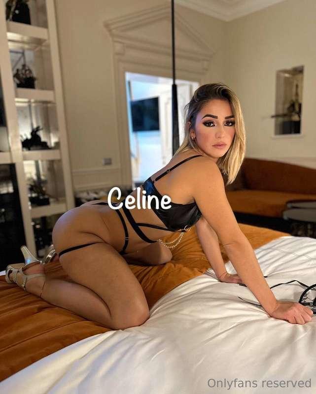 Lei è la mia amica Celine!È una gran porca ed è bellissima ...