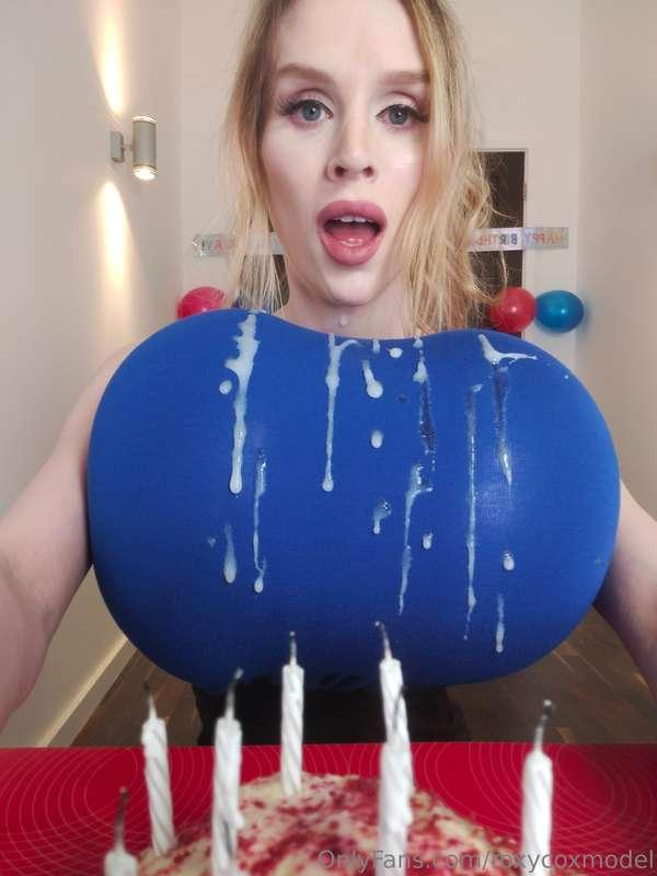 I got expanders installed.. balloon boobies🎈🎈