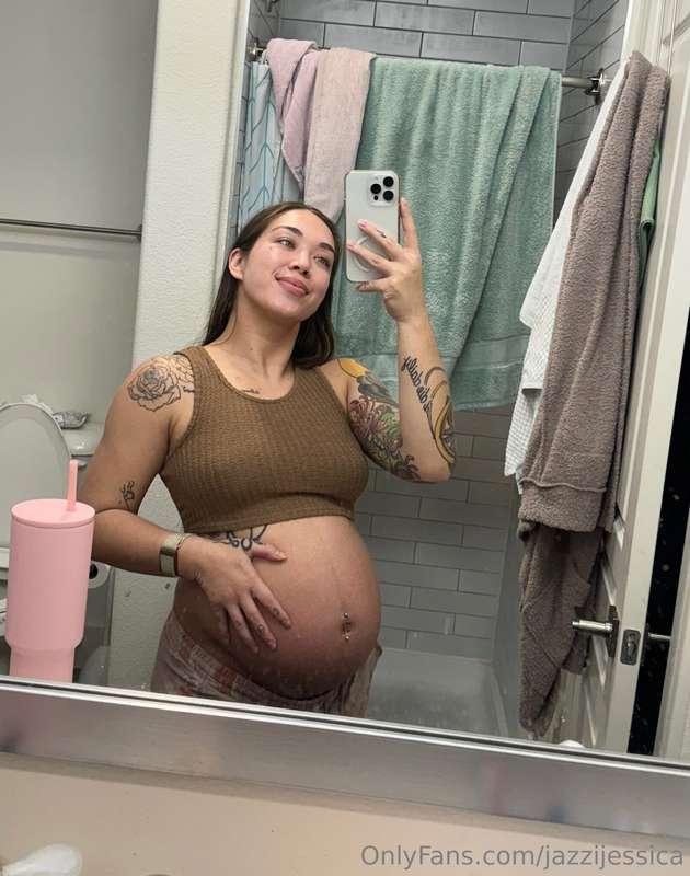 Who’s liking the new content? ☺️🖤👀