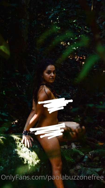 Sem calcinha, sem sutia 
20 dólares de gorjeta e a foto é su..