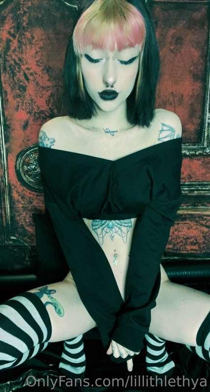 💦 eat me out or fuck me first?