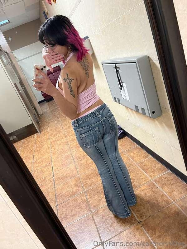 Just a girl next door, with a little extra spice. Want to co..