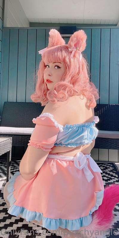 The dream cat+maid cafe 🌸🐾  ft. a feeew pics of my new tail ..