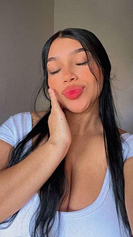 White on sundays just feel so right🤍😘 do you find this pictu..