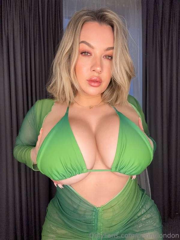 XXX Videos, explicit pics, and priority attention 🔥– subscri..