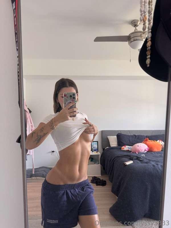 titty tuesday over on @lyssy333 