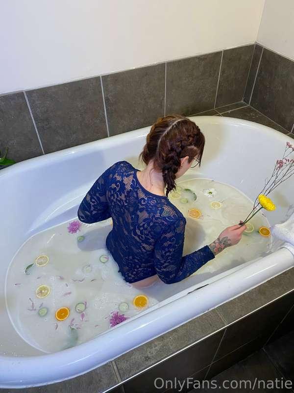 some BTS from our milk bath shoot 😁