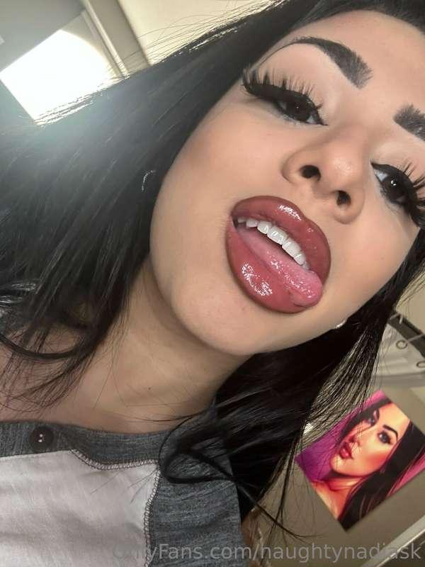 What kinda lips wuld you call these? 💋