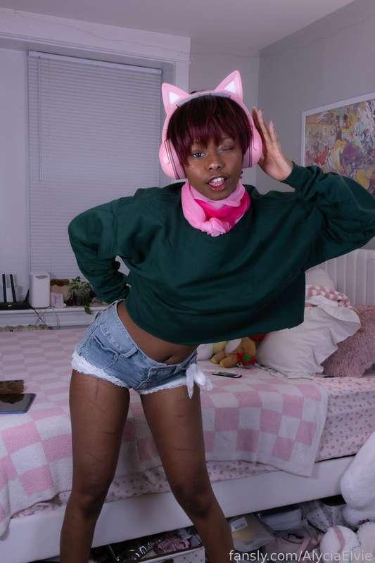 alyciaelvie image #1
