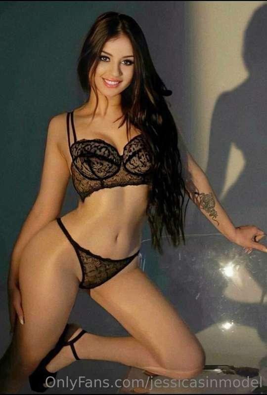 **💛Free subscription to @saddleviola💛**
Juicy ass 🍑🌰
Toned b..