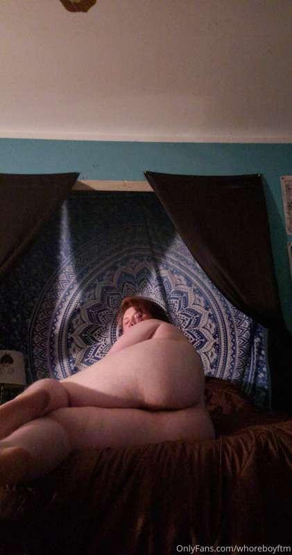 Oh hey...Just chilling on my bed naked 😌