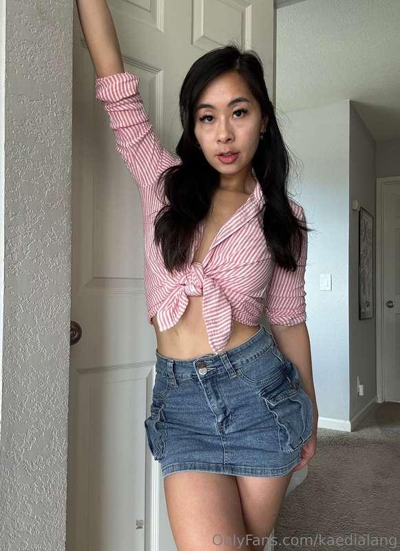 pussy as tight as my skirt 💖
