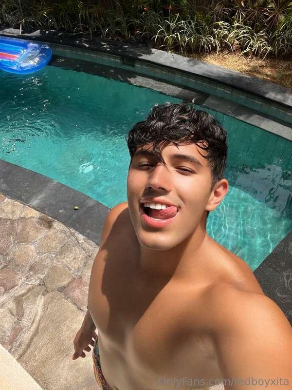 I going to swim naked in the pool! Wanna Join me? 🥵