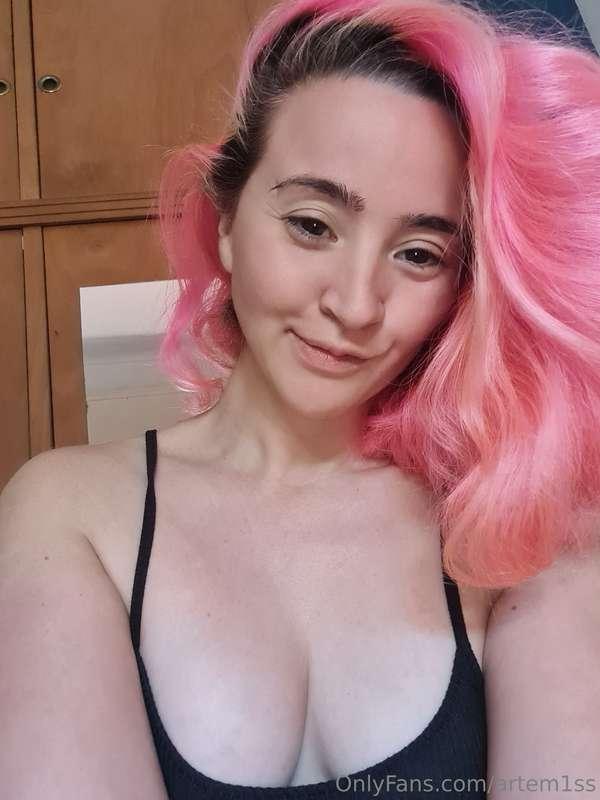 Available now for vcall or live sexting daddy 🥵🥵