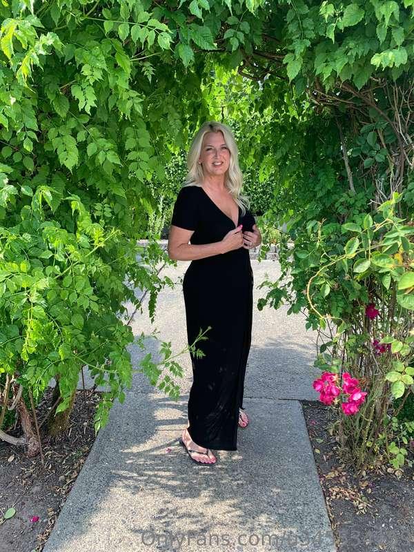 This is my first OF post! I’m a naughty, amateur MILF who lo..