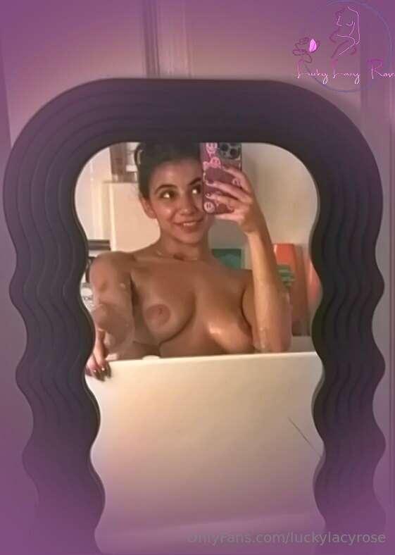 Happy Titty Tuesday 😚💦 I’m enjoying my day off with a relaxi..