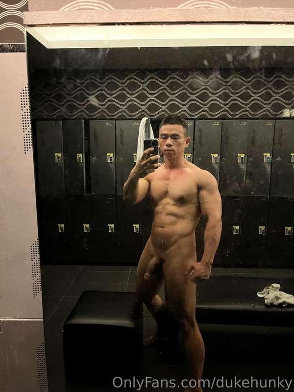 Show time in the gym 🍆