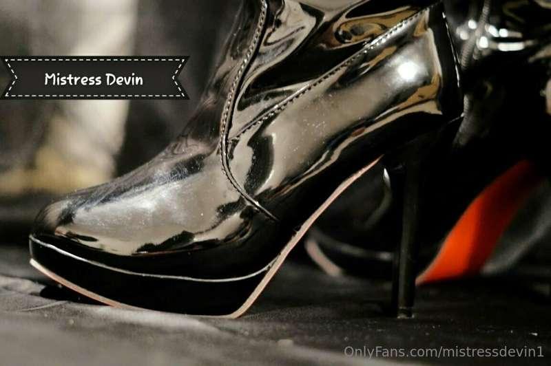 Latex boot fetish 

#fetish
