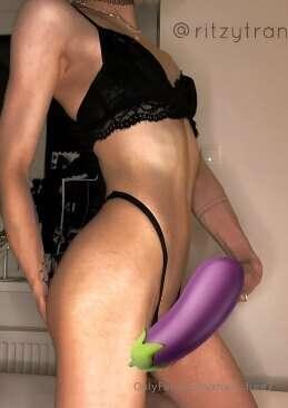 ## 😈🍆🍑 @ritzytrans 🍑🍆😈
🔥My hot body always likes to tease an..