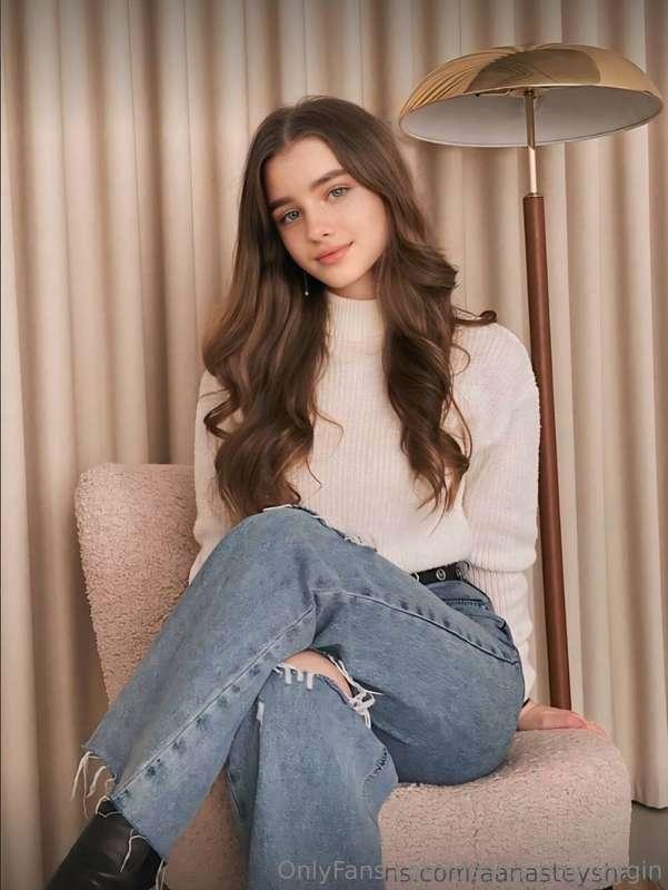 Crazy beauty @aanasteyshaaa 😻 Dick tamer 🙈Hottie with experi..