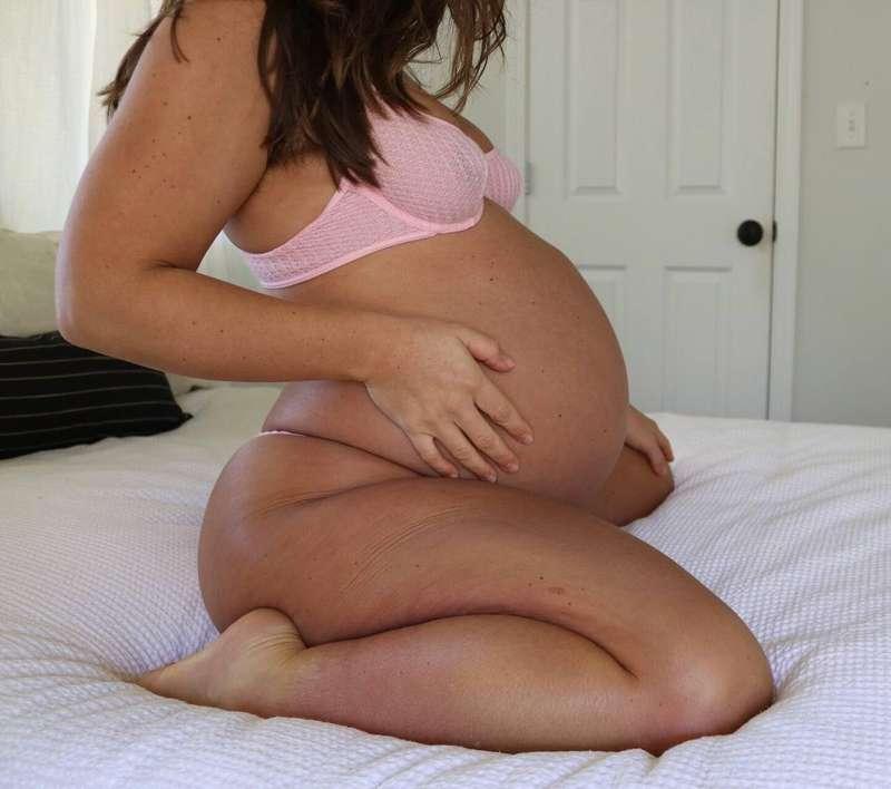 @eviebossfree is thick and hairy and is dying to make you cu..
