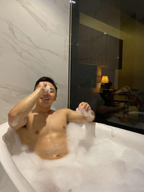 洗澡洗澡🧼
shower 🛀