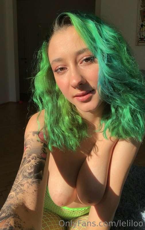 baby support this babe and big tits💚😜If you give me a tip fo..